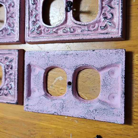 Pale pink fleur de lis cast iron Light switch and power socket covers - Picture 5 of 5
